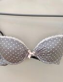 Schöner BH, grau-weiß, Größe 70B, mit Punkten in 40210