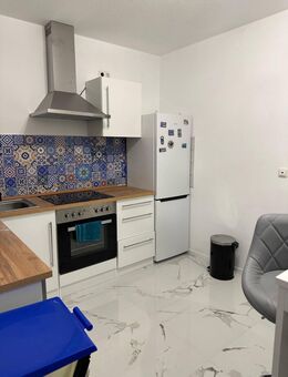 ++ 2 Raum mit Balkon u. Aufzug ++ - Plauen