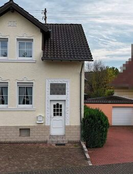 Gepflegtes Häuschen mit tollem Garten in bester Lage. - Schwalbach