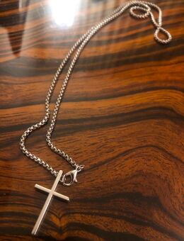 Kette mit Anhänger Nummer 3 zu verschenken - Berlin