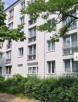 IMMOBERLIN.DE - Helle Westend-Wohnung mit Pkw-Stellplatz nahe Brixplatz - Berlin
