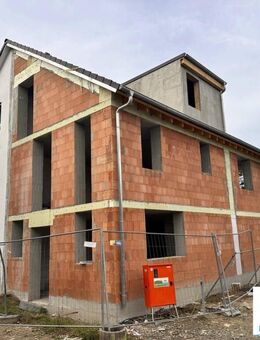 ROHBAU MIT DACH: Großzügige, moderne Doppelhaushälfte zum Fertigstellen - Stockstadt (Rhein)