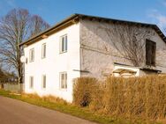 Großzügiges Einfamilienhaus mit Potenzial für Ausbau mit Grundstück und Landwirtschaftsfläche - Lalendorf