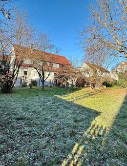 Einfamilienhaus in zentraler Lage mit großem (Bau-) Grundstück - Mössingen