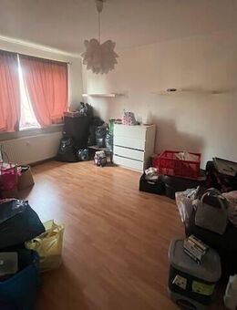 !Besichtigung während Modernisierung! 2,5-Zimmer-Wohnung mit Balkon und Außenstellplatz in Tonndorf! - Hamburg