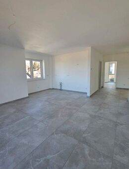 ** Neubau genießen: Komfort trifft auf ruhige Lage nahe dem Stadtkern ** - Waldbröl