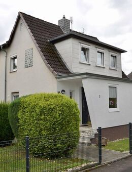 Vielseitig nutzbares Einfamilienhaus auf zwei Ebenen in ruhiger Lage zu verkaufen! - Homberg (Efze)
