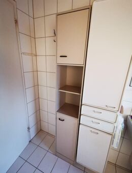 Verschenke schmalen Mehrzweckschrank - Salach