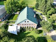 Vollständig saniertes Mehrfamilienhaus + Reithalle, Reitplatz, Stallgebäude sowie Weideland in Eutin - Eutin