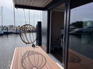 LUXUS Hausboot - 3 Etagen - 100m² Wohnen + 120 m² SONNENTERRASSE - Kamin, Kino, komplett individuell - Potsdam