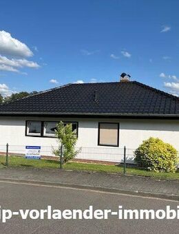 "Schöner Bungalow mit Einliegerwohnung in bevorzugte Lage !" Höhenlage mit Fernblick! 5 Gehminuten zu den Geschäften - Much