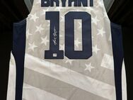 Trikot USA KOBE BRYANT #10 signiert Autogramm weiß PSA DNA - Berlin