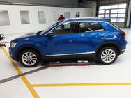 VW T-Roc, 1.0 TSI Style, Jahr 2023 - Wackersdorf