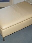 ITALIENISCHER COUCH HOCKER - ECLEDER BEIGE - GEPOLSTERT - WIE NEU in 70199