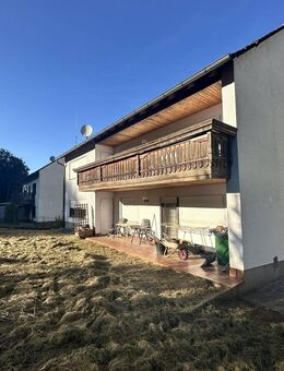 Zweifamilienhaus mit Perspektive: 198 m² Wfl., DG-Potenzial, 817 m² Grund - Hartenstein (Bayern)