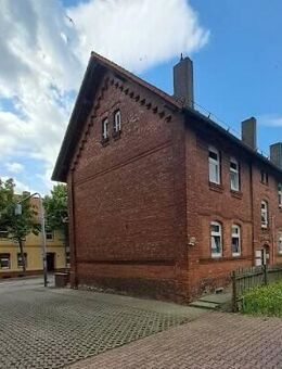 Günstig zu eigenem Wohnraum ! Saniertes Mehrfamilienhaus mit 4 Wohneinheiten davon 2 WE vermietet. - Eilsleben