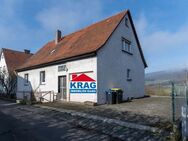 ++ KRAG Immobilien ++ Handwerkertraum: Renovierungsbedürftig mit Kaminofen, Garage, Ausbaupotenzial - Lahntal