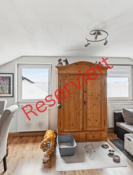 Helle Dachgeschosswohnung in beliebter Lage - Lappersdorf
