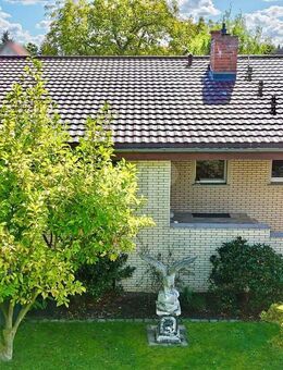 Einfamilienhaus mit vielseitigem Nebengebäude, Wintergarten und Kamin - Neuenhagen (Berlin)