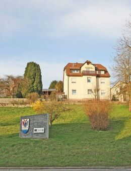 Einfamilienhaus, bisher als Dreifamilienhaus genutzt. Wunderschöner unverbaubarer Ausblick am Südwesthang. - Pommelsbrunn