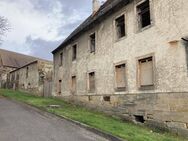 Stark sanierungsbedürftiger Hof in Querfurt/ OT Schmon - Querfurt