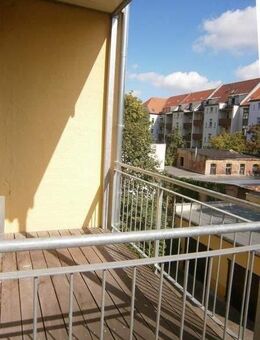 TOP SINGLEWOHNUNG! 2-Zimmer Wohnung mit Balkon, Bad m. Fenster u. Wanne - Leipzig
