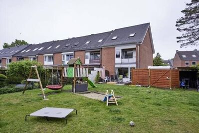 Großes Reihenendhaus auf großem Grundstück voll unterkellert (Glashütte), frei lieferbar