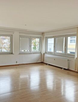 Großzügige und helle 4 Zimmer-Wohnung mit Einbauküche in der Innenstadt/Fußgängerzone von Bad Oeynhausen - Bad Oeynhausen