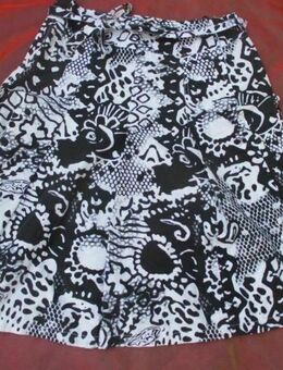 NEU * Blumen * Blüten * Flower- Power * Fantasie * Baumwolle * A-Linie  * Midi * Rock "COLORS OF THE WORLD" Gr. 34- 36/ XS- S * schwarz * weiß * hell-grau * - Riedlingen