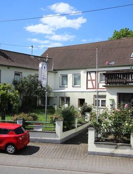 Ehemalige Dorfschänke mit Saal und Wohnungen in Oberzissen - Oberzissen