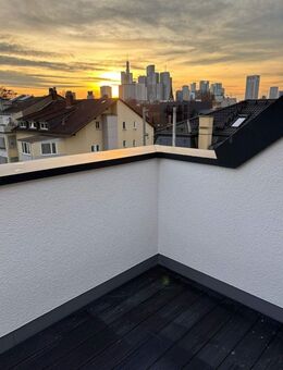 Exklusive Penthouse-Wohnung mit hochwertiger Ausstattung und Skyline-Blick - Frankfurt (Main)