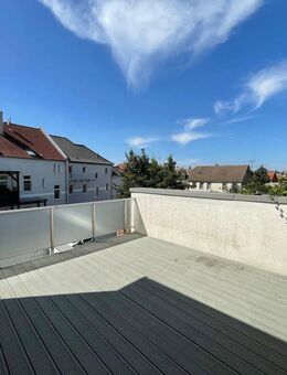 Wohntraum! Große 3 Zimmerwohnung mit riesiger Dachterrasse, Kamin + Einbauküche! - Burg (Sachsen-Anhalt)