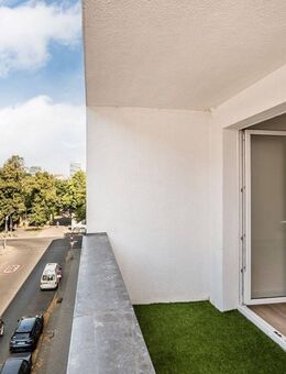 Kreuzberg: Glogauer Str.: ERSTBEZUG nach Sanierung: 2-Zi-Whg, 60 m² im VHS 3. OG + Balkon - SOFORT - Berlin