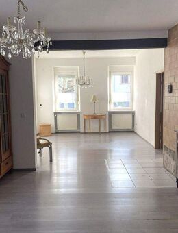 Kirkel-Limbach - Schönes Wohnhaus mit Nebengebäude und 2 Garagen in guter Lage - Kirkel