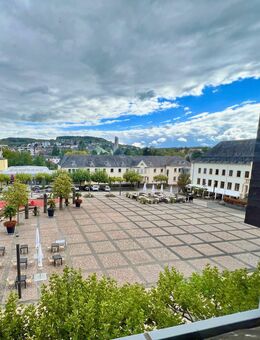 Selbst bewohnen oder vermieten: Eigentumswohnung, beste Lage am Rathaus-/Marktplatz in Konz mit Aufzug, Einbauküche u. Tiefgaragenplatz - Konz