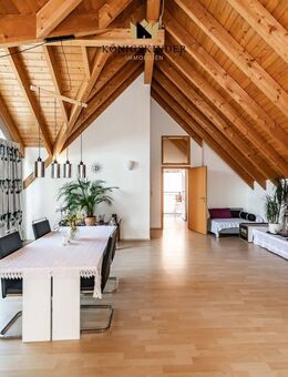 Vermietete 2-Zimmer-Dachgeschosswohnung mit Weitblick und Sichtgebälk - Kapitalanlage in Güglingen - Güglingen