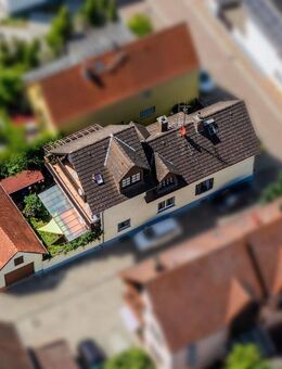 Haus nutzbar als Ein- oder Zweifamilienhaus mit großer Garage und schönem kleinen Garten in Astheim - Trebur