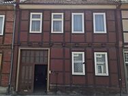 Sanierungsbedürftiges Reihenmittel-Fachwerkhaus in Markoldendorf - Dassel