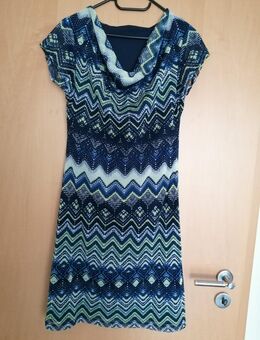 Kleid. Bunt. - Hausach