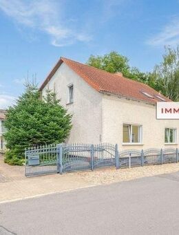 IMMOBERLIN.DE - Behagliches Ein-/Zweifamilienhaus in harmonischer Lage im Ortskern - Rehfelde