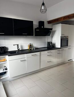 Exklusive Dachgeschosswohnung mit hochwertiger Ausstattung und Dachterrasse – energetisch modernisiert, zentral, WG-tauglich. - Wuppertal