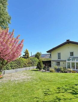 Engel & Völkers: Großzügiges EFH mit großem Wintergarten, weitläufigem Grundstück und ELW! - Königswinter