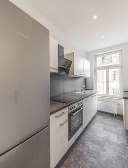 4 Zimmer I Tageslichtbad mit Wanne I Balkon zum Innenhof I neue Einbauküche - Leipzig