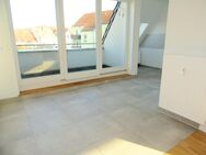 ** Da kommt man gern Heim ** mit Balkon ** 4-Zimmer Dachgeschosswohnung - Werdau