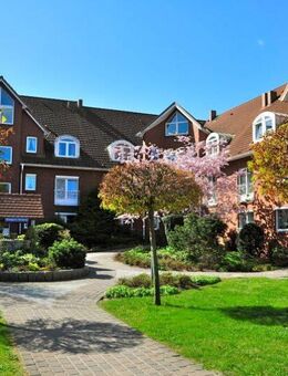 Zentral und ruhig: 2,5-Zimmer-Wohnung mit Einbauküche, Vollbad und West-Balkon - Quickborn (Landkreis Pinneberg)