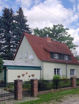 Zwei Häuser mit weitläufigem, gärtnerisch gestaltetem Garten in Werneuchen - Werneuchen