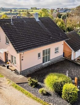 Naturnah & modern! Einfamilienhaus mit Doppelgarage - Neuhausen (Eck)