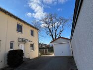 R E S E R V I E R T!!! Eschenbach - Lichtdurchflutete Doppelhaushälfte in ruhiger Lage - Eschenbach (Oberpfalz)