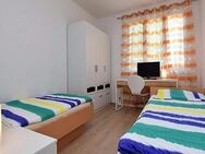 5-Zimmer-Ferienwohnung in Stuttgart mit Internet, TV, Küche, Dusche/Wc, Waschmaschine - Stuttgart