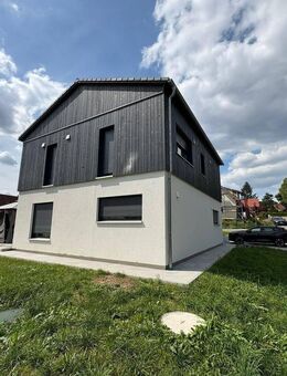Wohnen mit Komfort und Raum - Familienfreundliches Wohnhaus mit Garten in Wiesau zu verkaufen - Wiesau